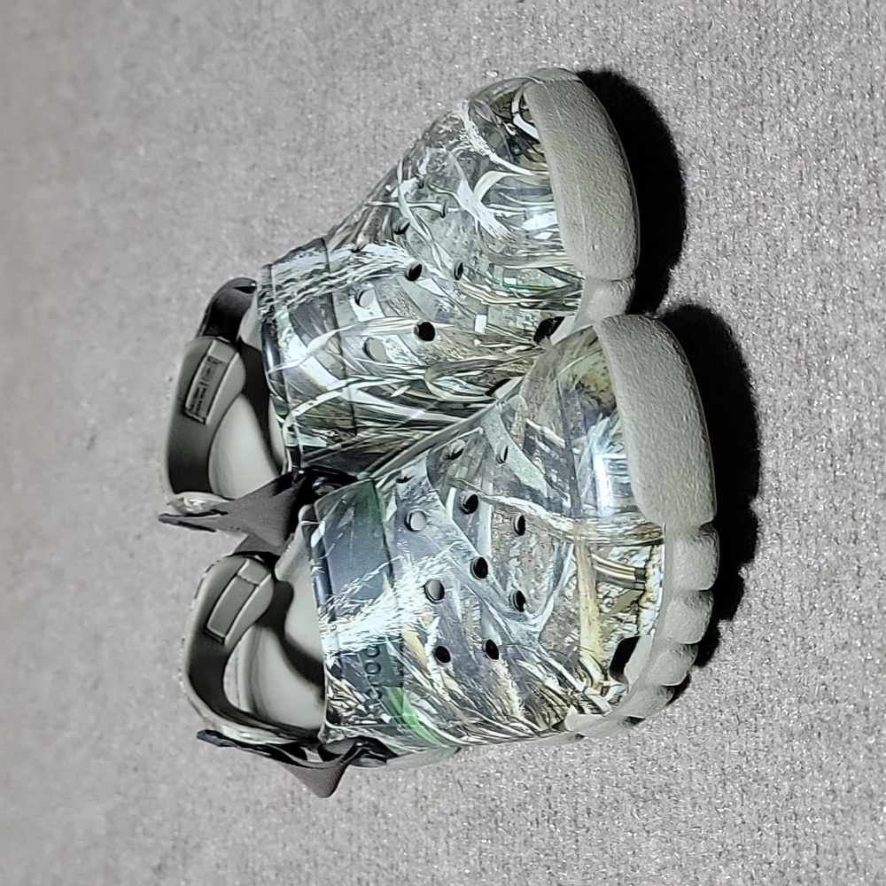 Camo crocs size 7 men's 9 women's